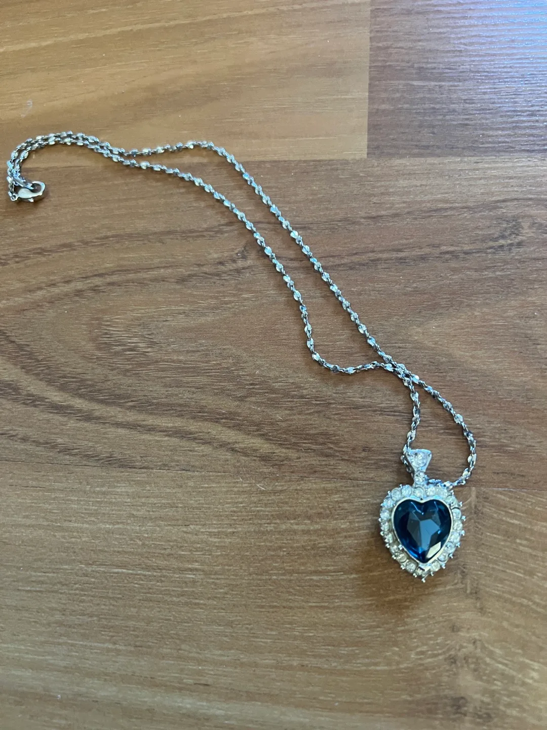 Vintage Avon Blue Heart Pendant Necklace image indicator(2)