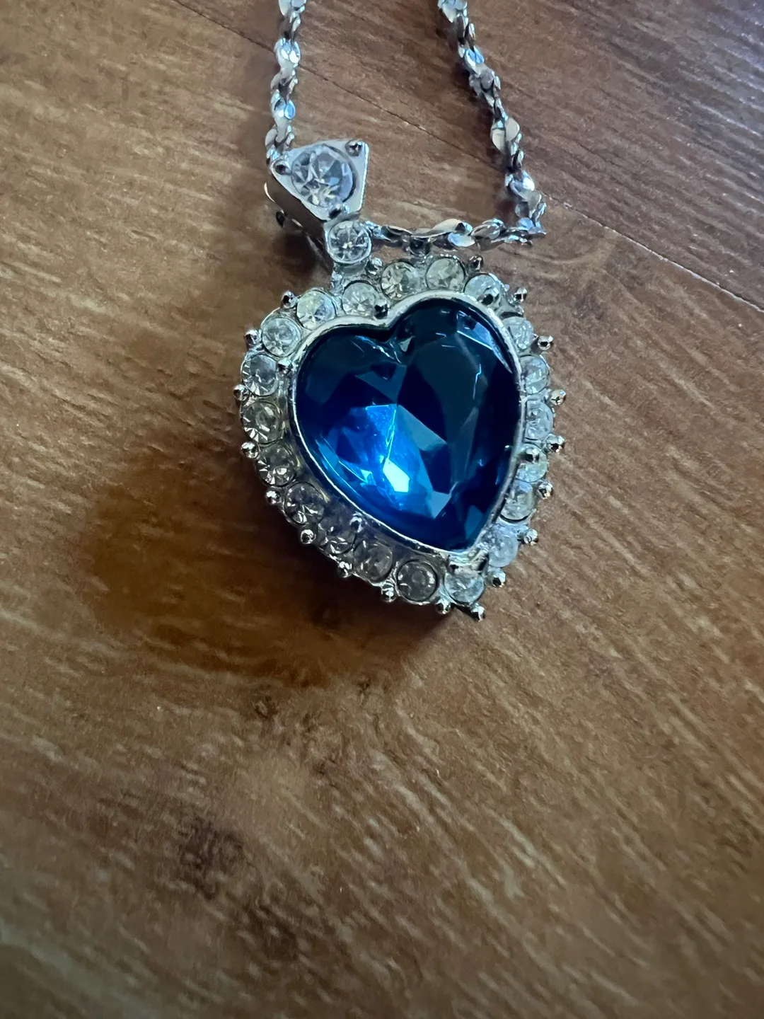 Vintage Avon Blue Heart Pendant Necklace image indicator(6)