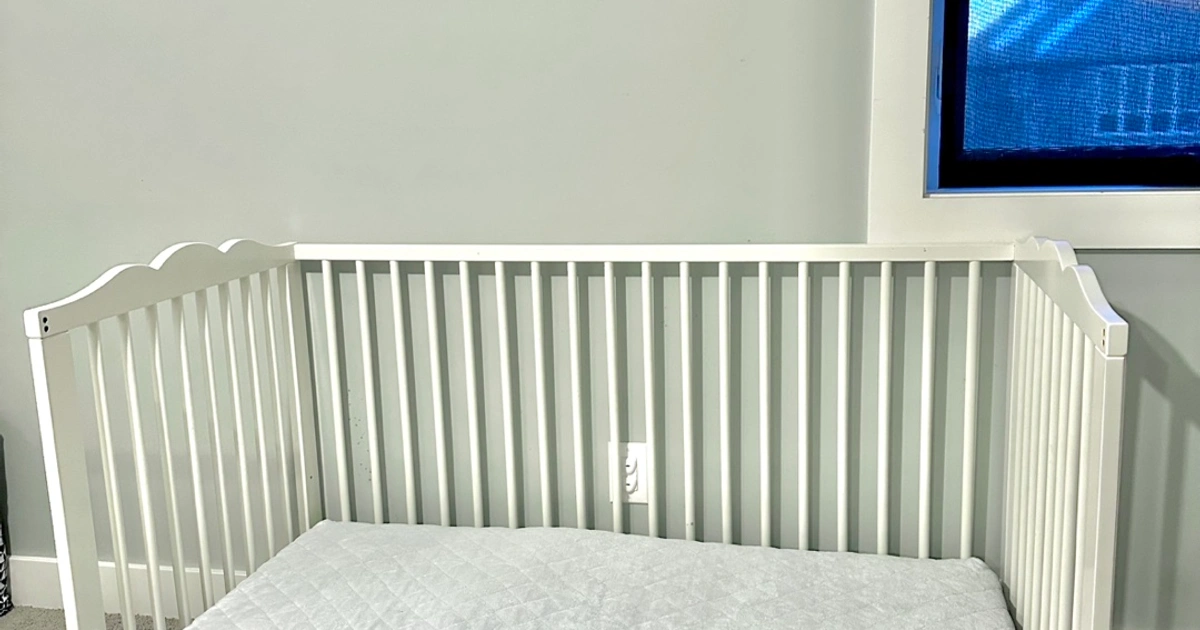 IKEA Hensvik Crib Mattress White Karrot