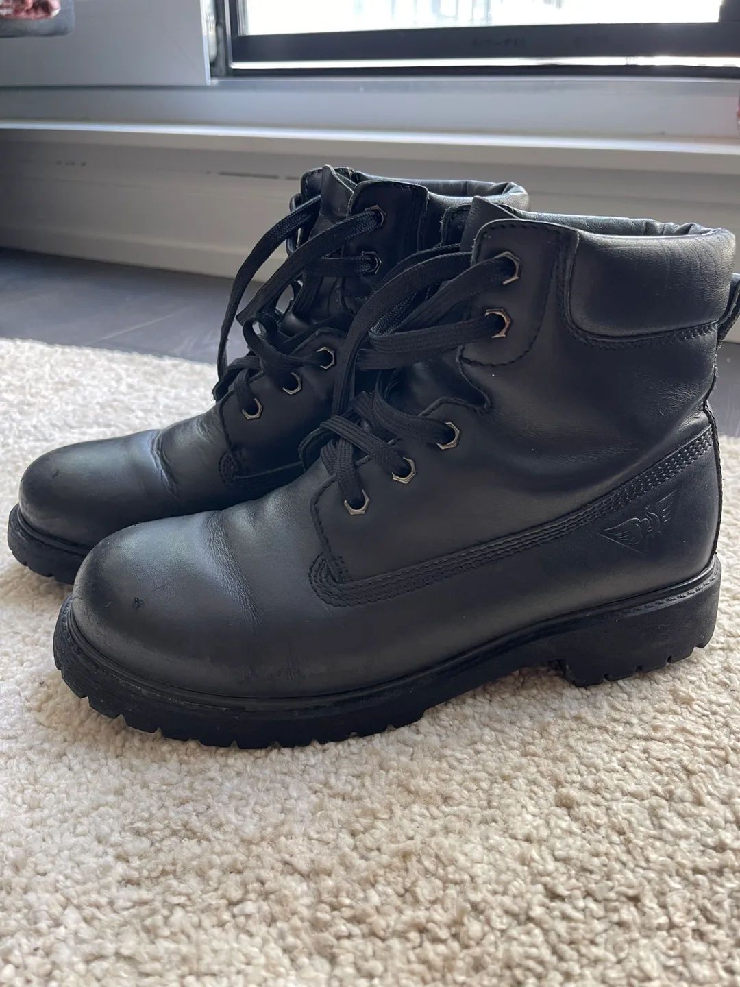 Women's Black Timberland Boots thumbnail