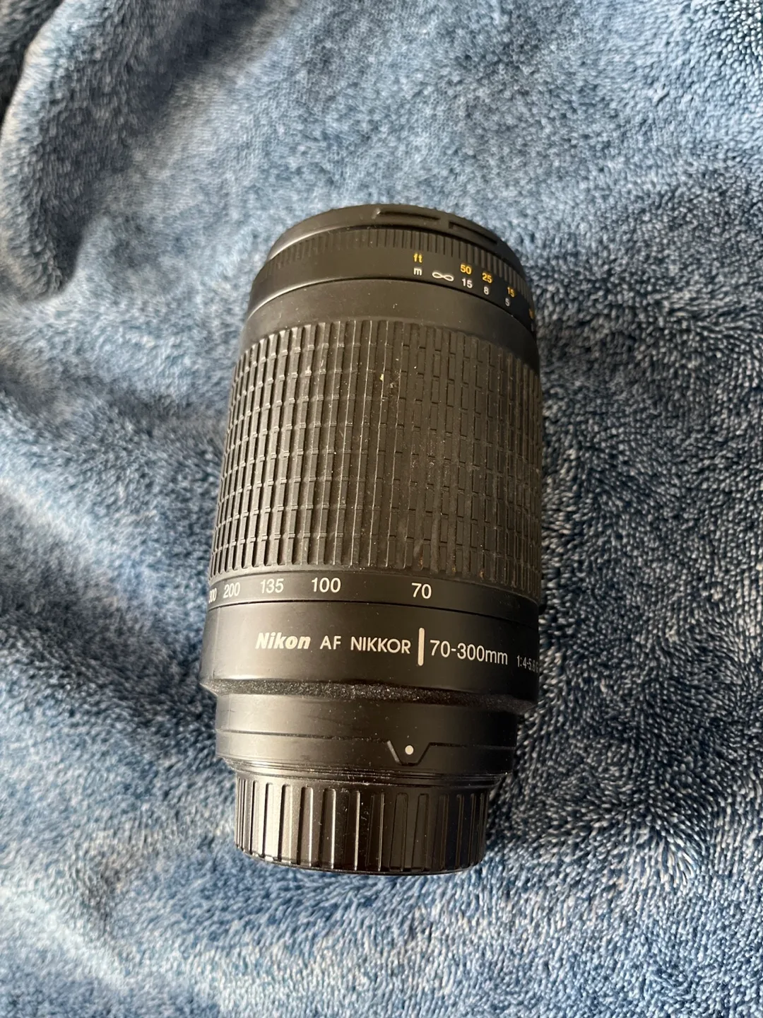 Nikon AF Nikkor 70-300mm 1:4-5.6 Zoom Lens thumbnail