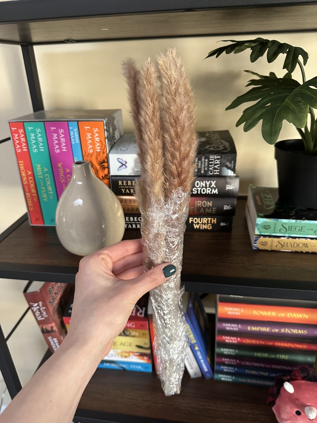 Small Beige Ceramic Vase & Pampas - photo 3