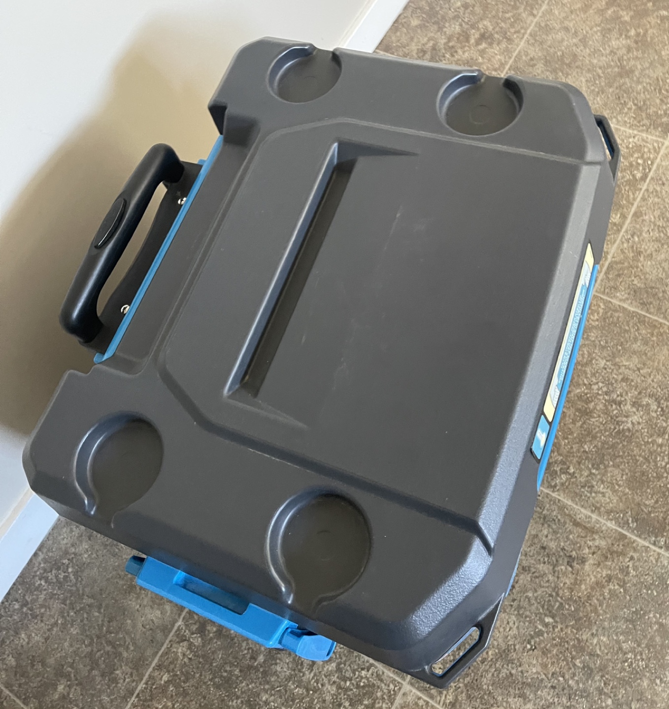Igloo MaxCold Latitude 62-Quart Roller Cooler - photo 4