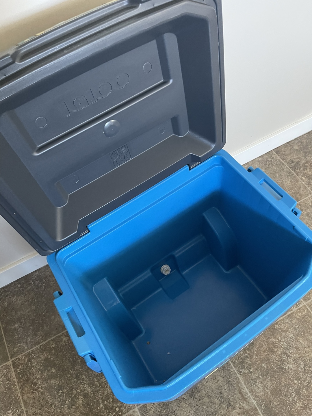 Igloo MaxCold Latitude 62-Quart Roller Cooler - photo 5