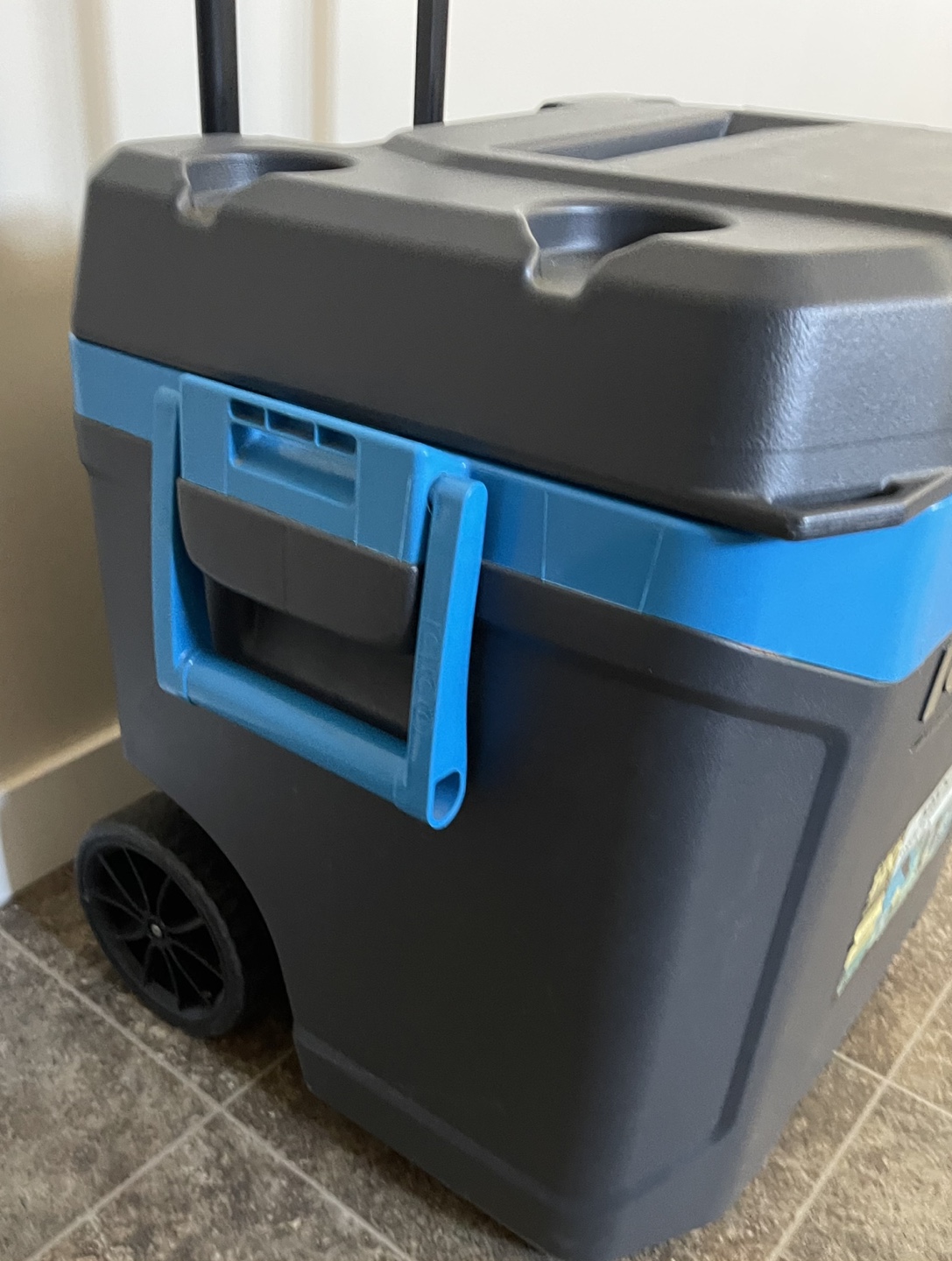 Igloo MaxCold Latitude 62-Quart Roller Cooler - photo 3
