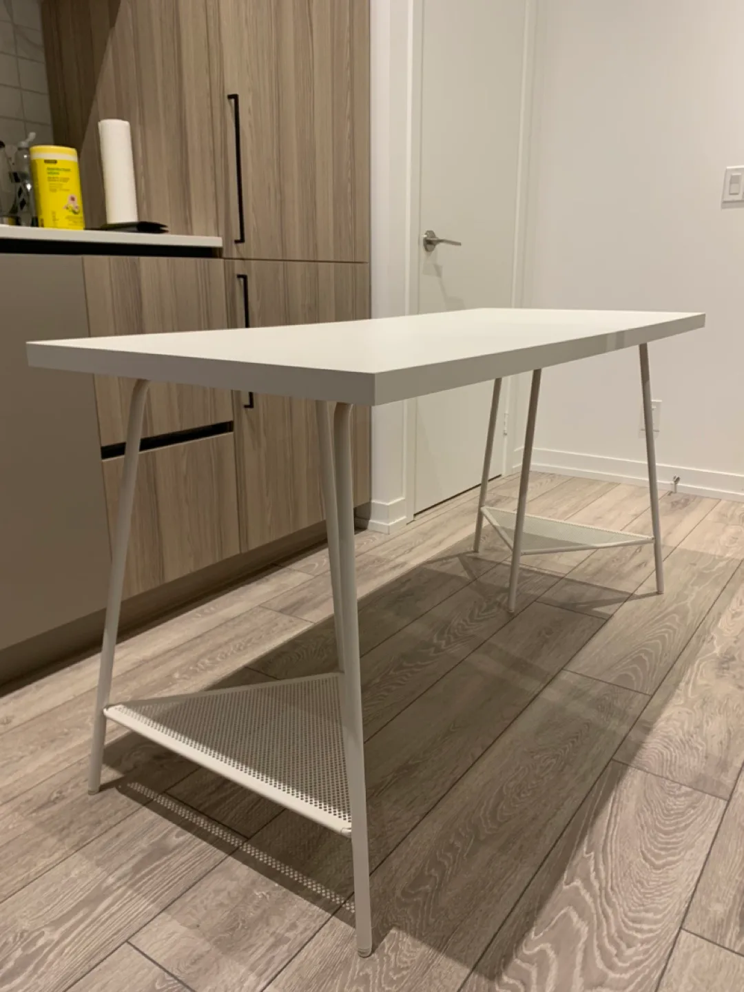 🖥️ White Multi-Use Metal Desk - Spacious & Sturdy! 🖥️ thumbnail