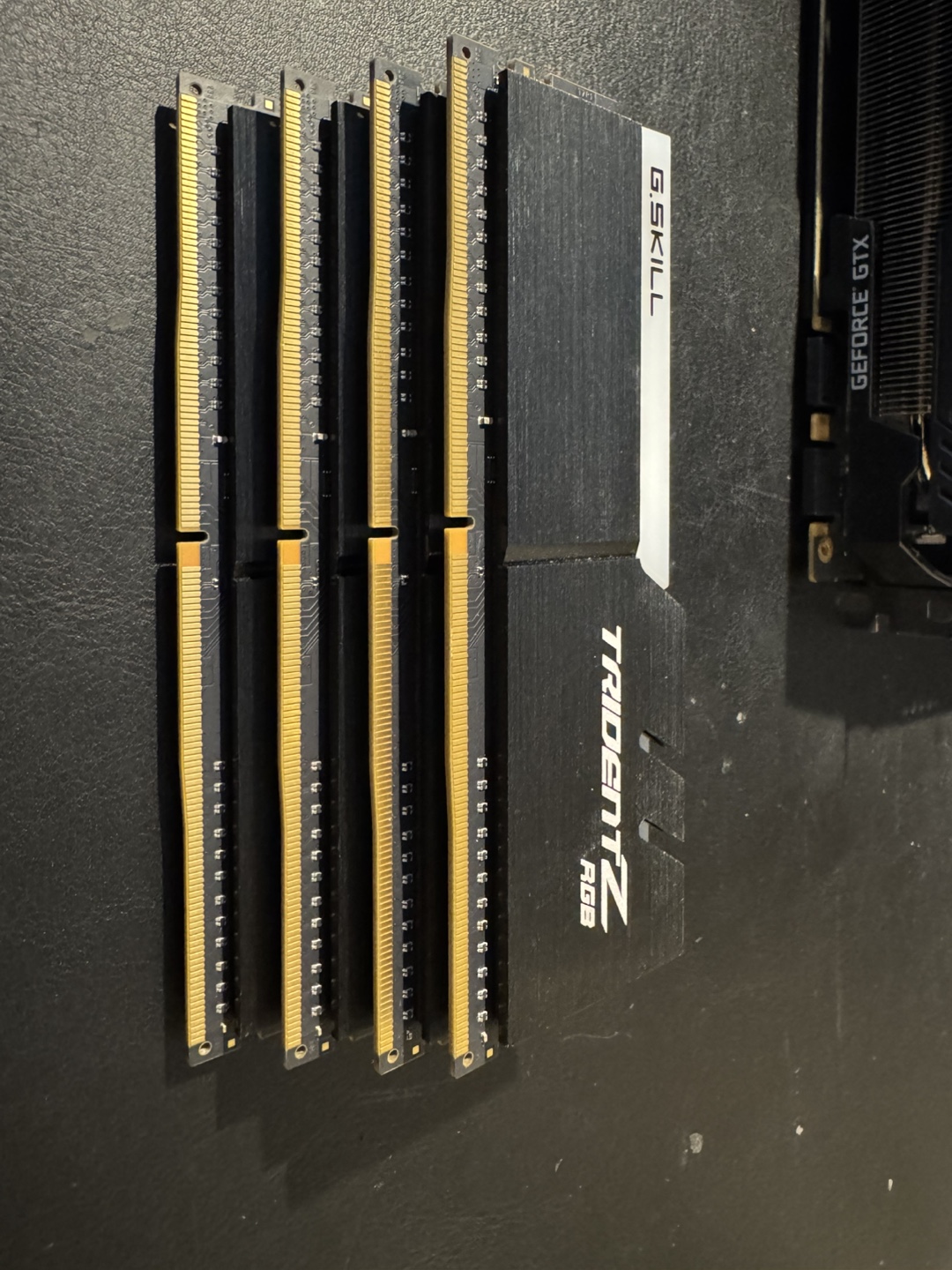 G.SKILL TRIDENT Z RGB DDR4 32GB 3200MHz