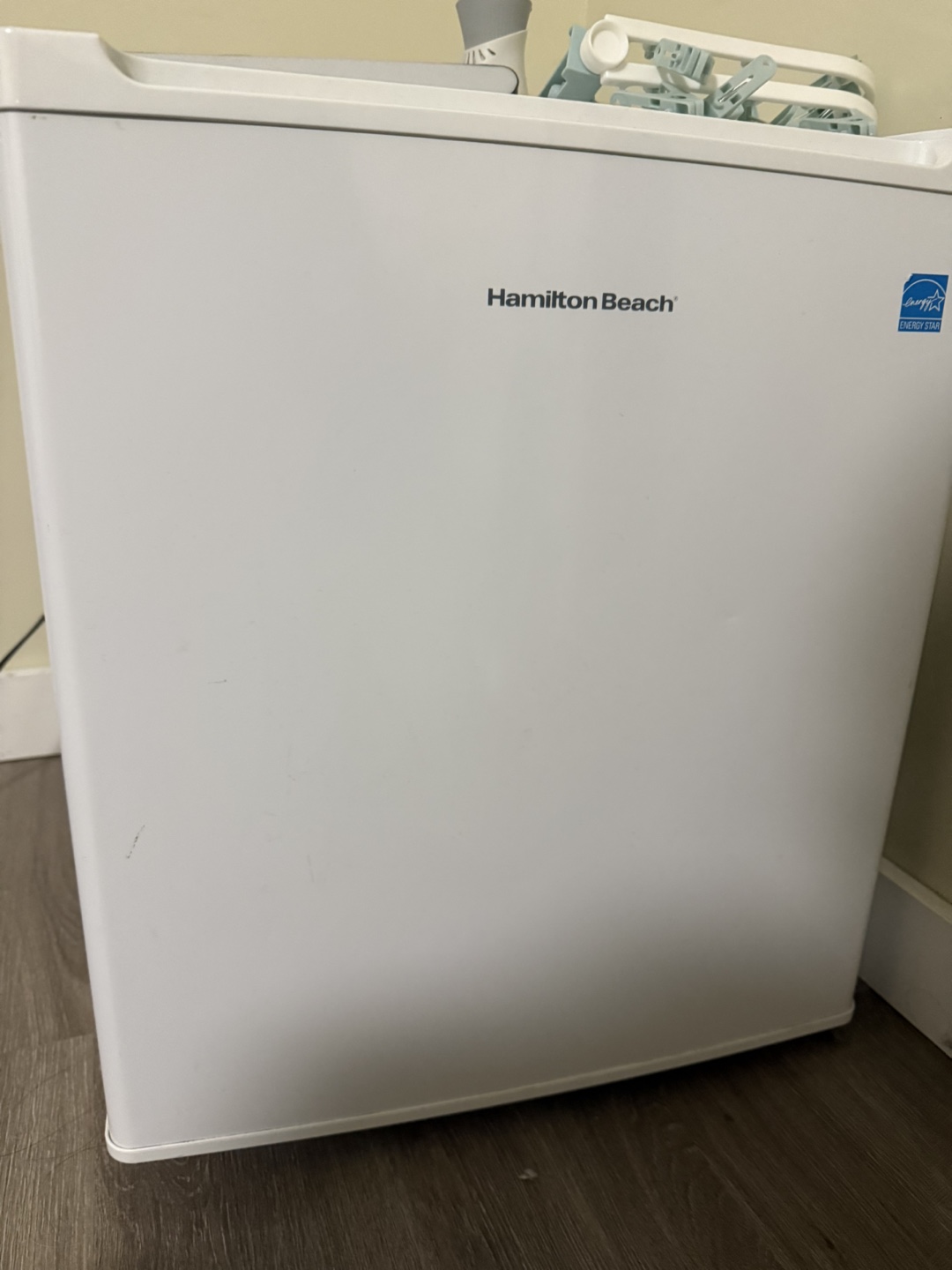 Hamilton Beach Mini Fridge - photo 2