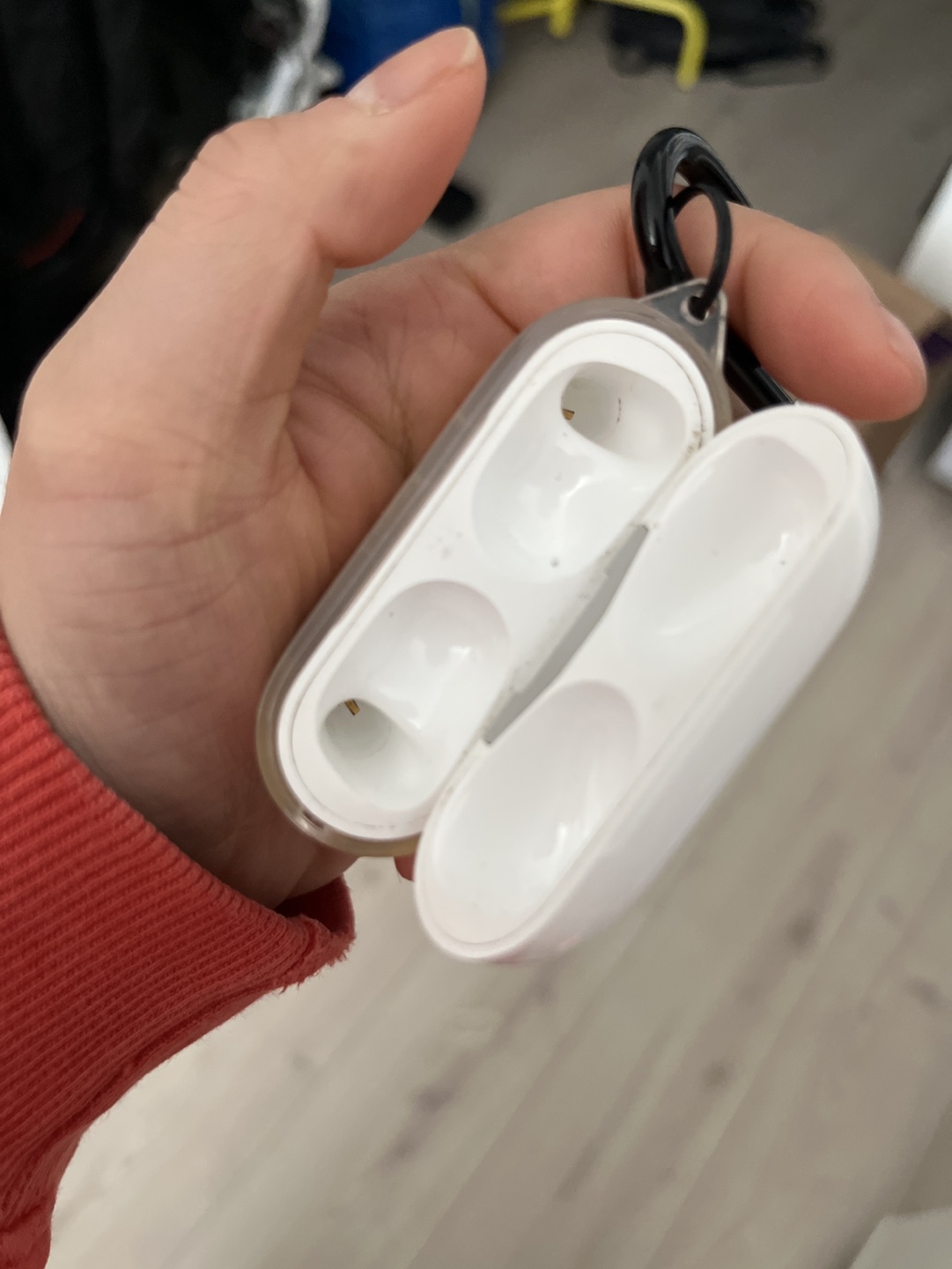 Airpods Pro2 Case with Keychain - photo 2