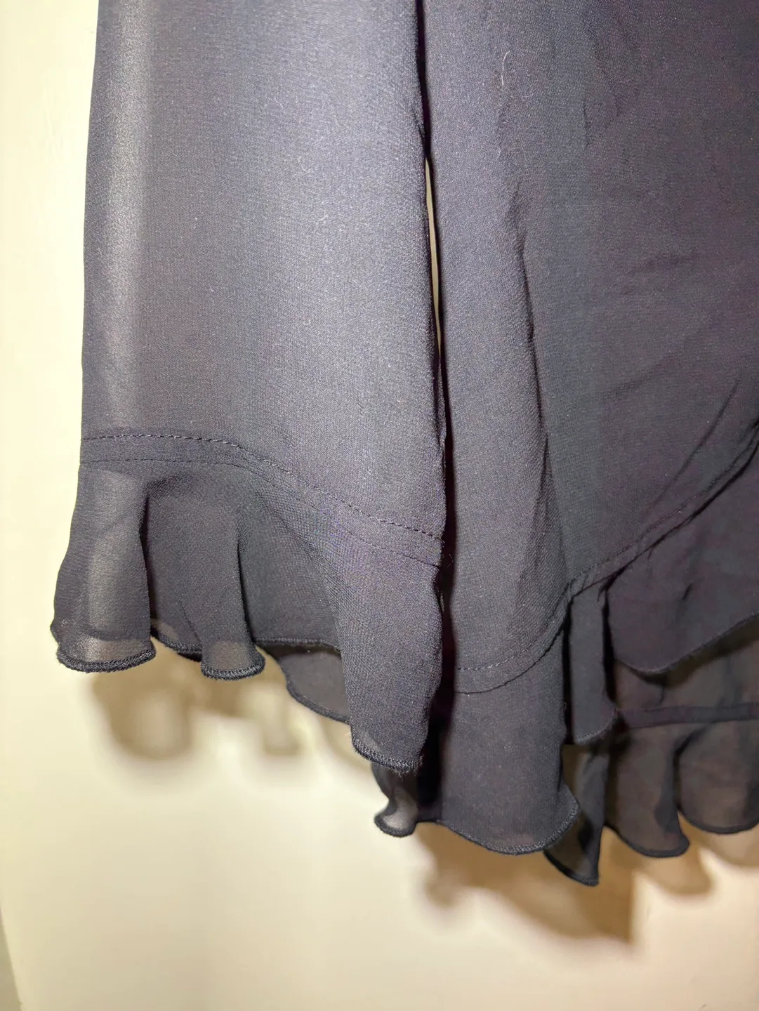 Suzuya Black 3/4 Sleeve Cardigan with Jewel Button (Medium) image indicator(4)