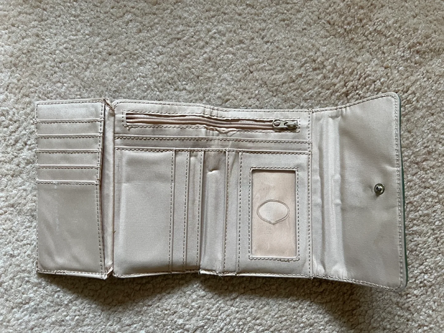 Liz Claiborne Green Wallet image indicator(5)