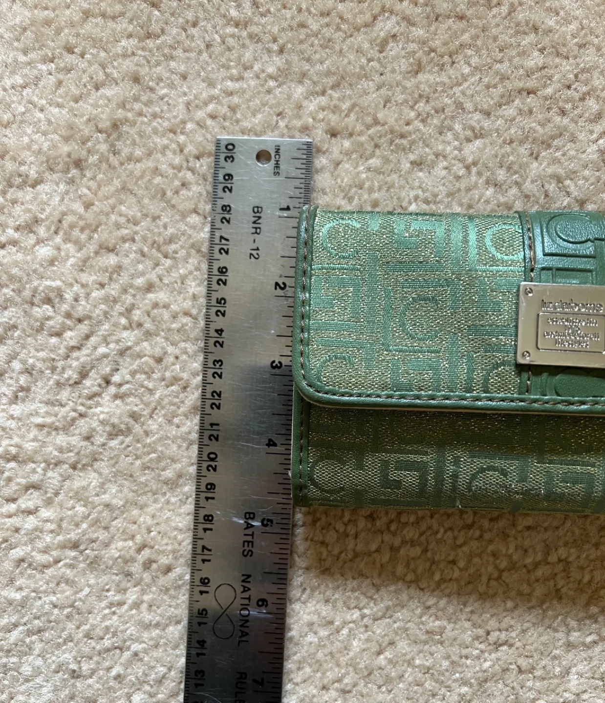 Liz Claiborne Green Wallet image indicator(2)