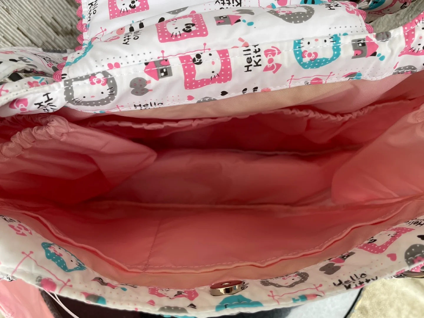 Hello Kitty Shoulder Bag with Dust Bag image indicator(5)