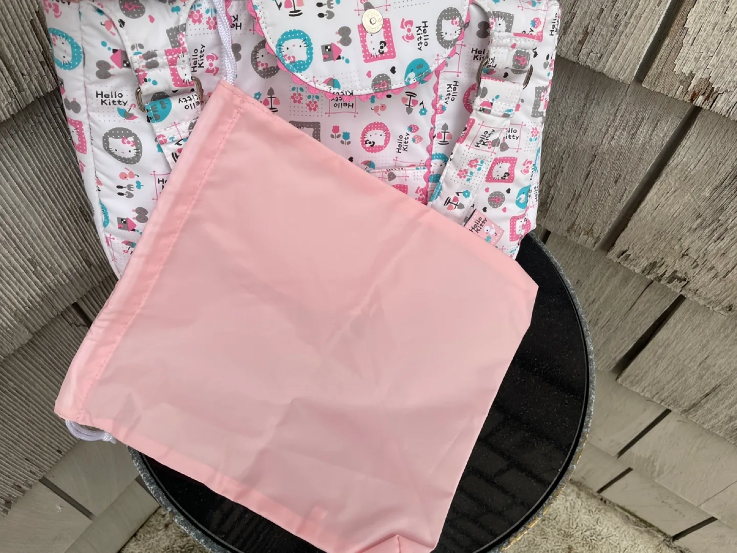 Hello Kitty Shoulder Bag with Dust Bag image indicator(3)