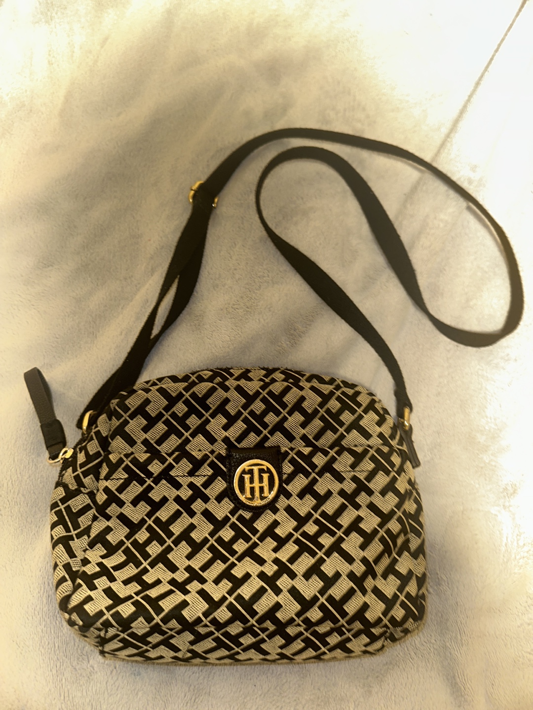 Tommy Hilfiger Crossbody Bag