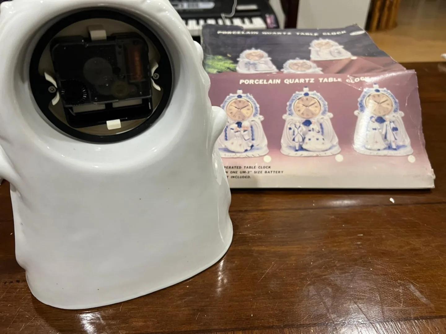 Vintage Porcelain Quartz Table Clock with Figurines image indicator(3)