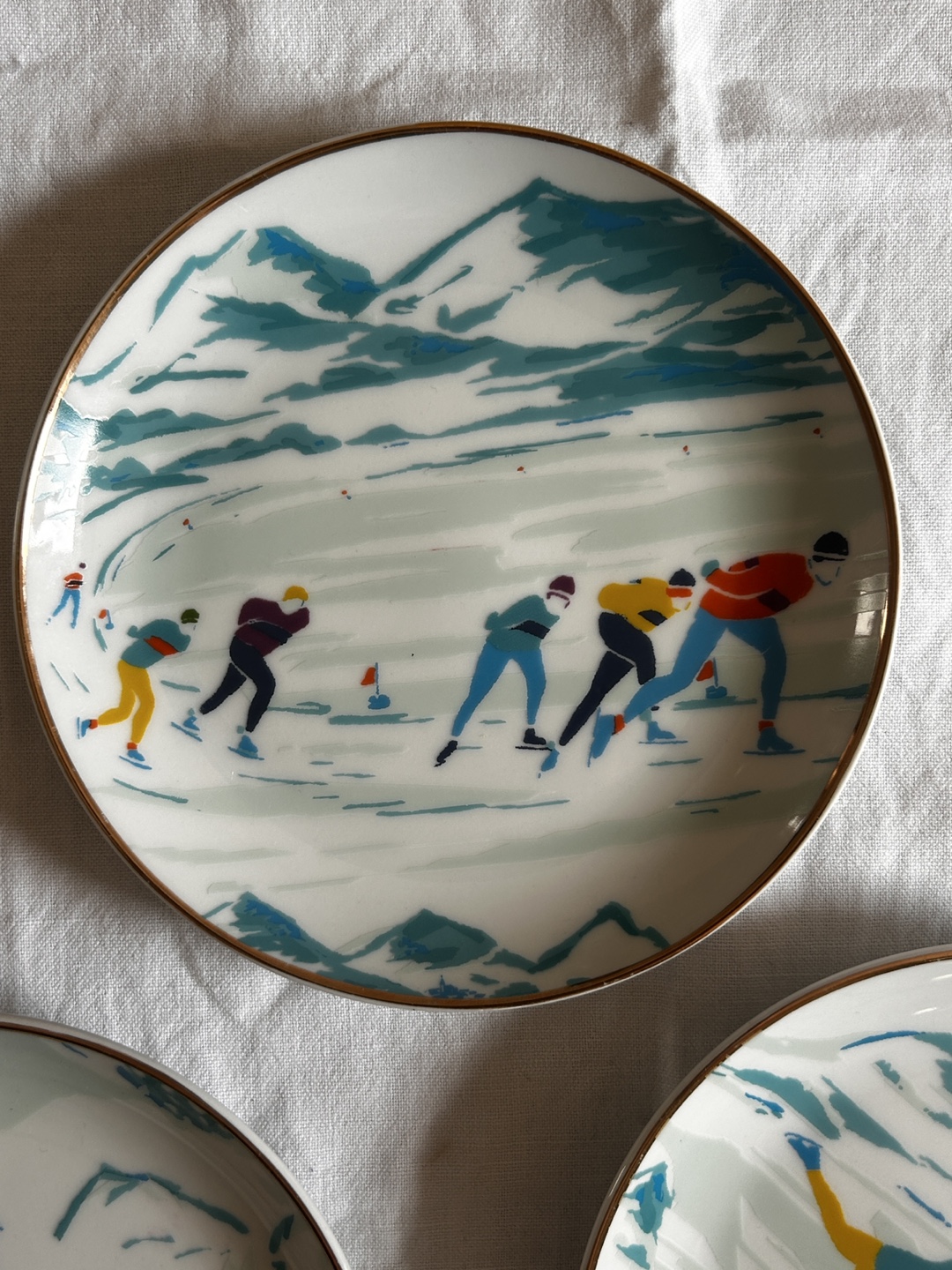 Set of 4 Anthropologie Winter Sports Dessert Plates - photo 2