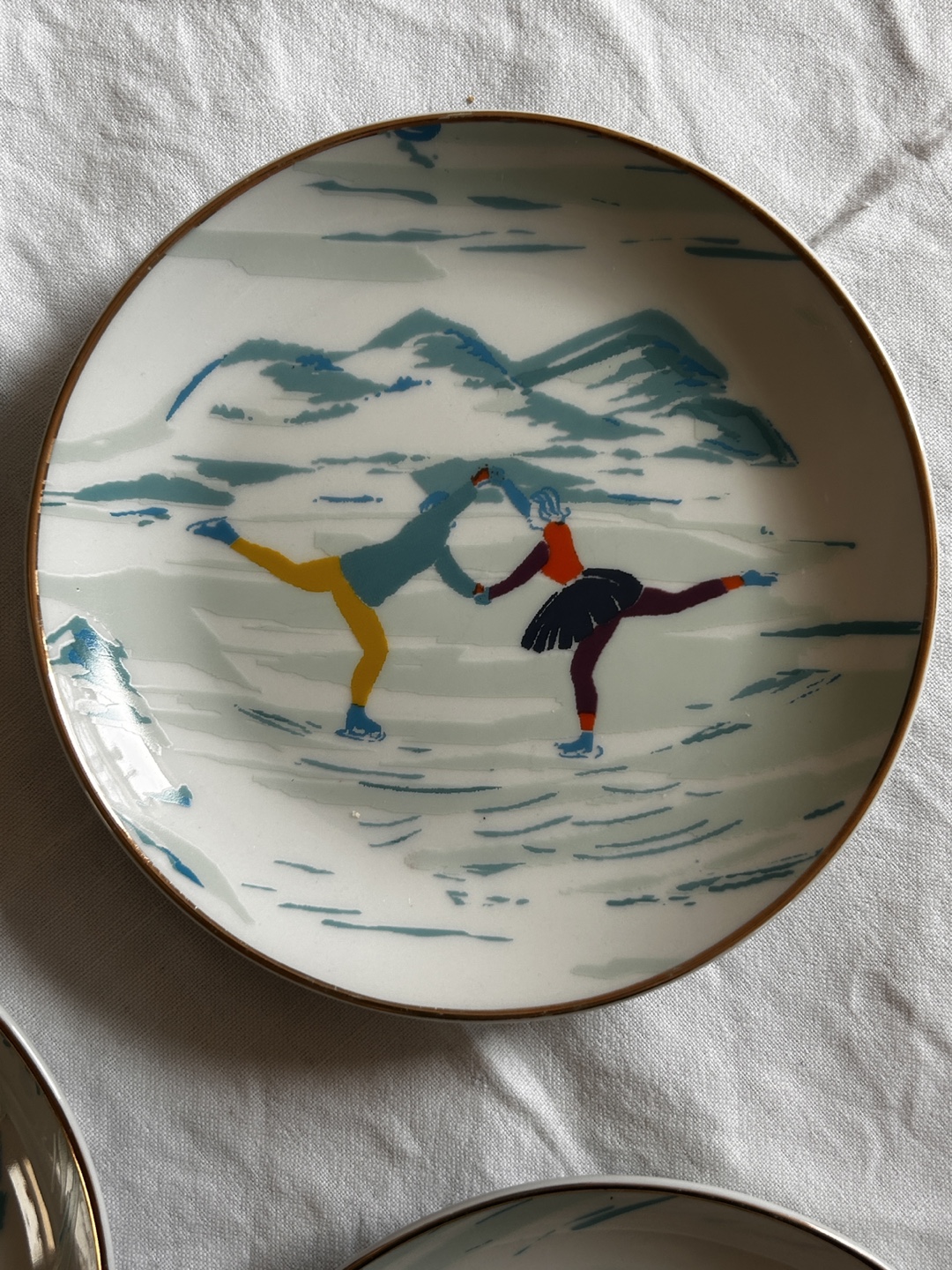 Set of 4 Anthropologie Winter Sports Dessert Plates - photo 4