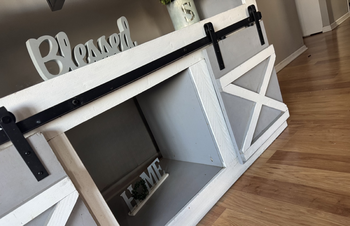 ✨Gorgeous solid wood tv stand✨ - photo 4