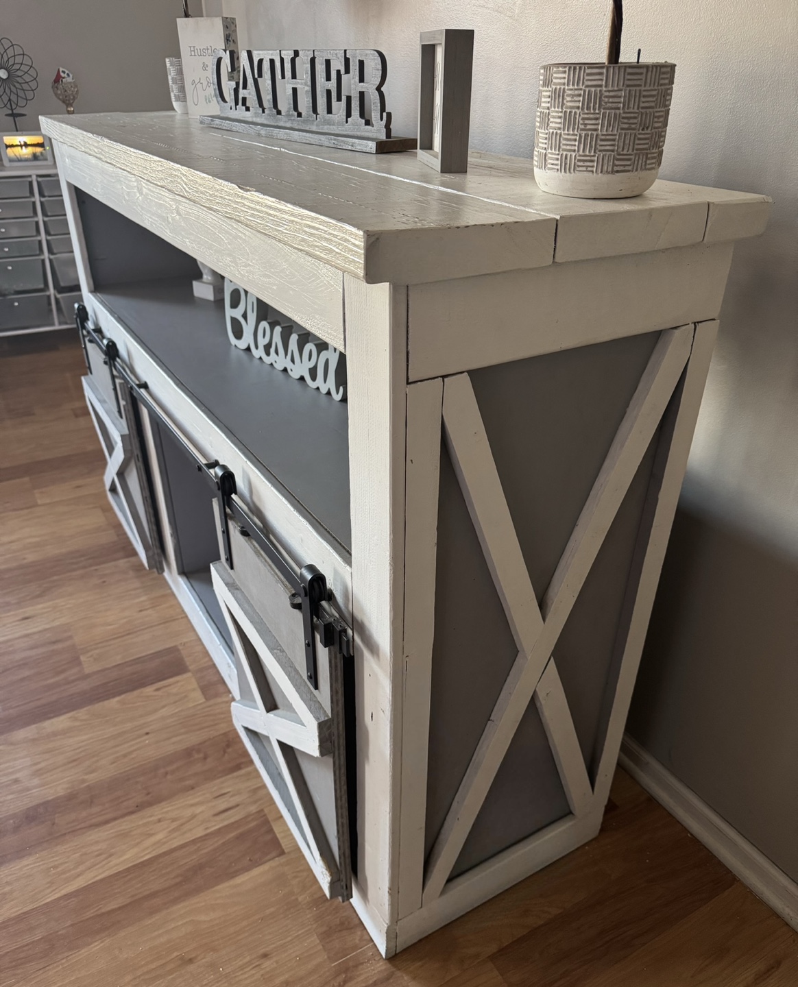 ✨Gorgeous solid wood tv stand✨ - photo 3