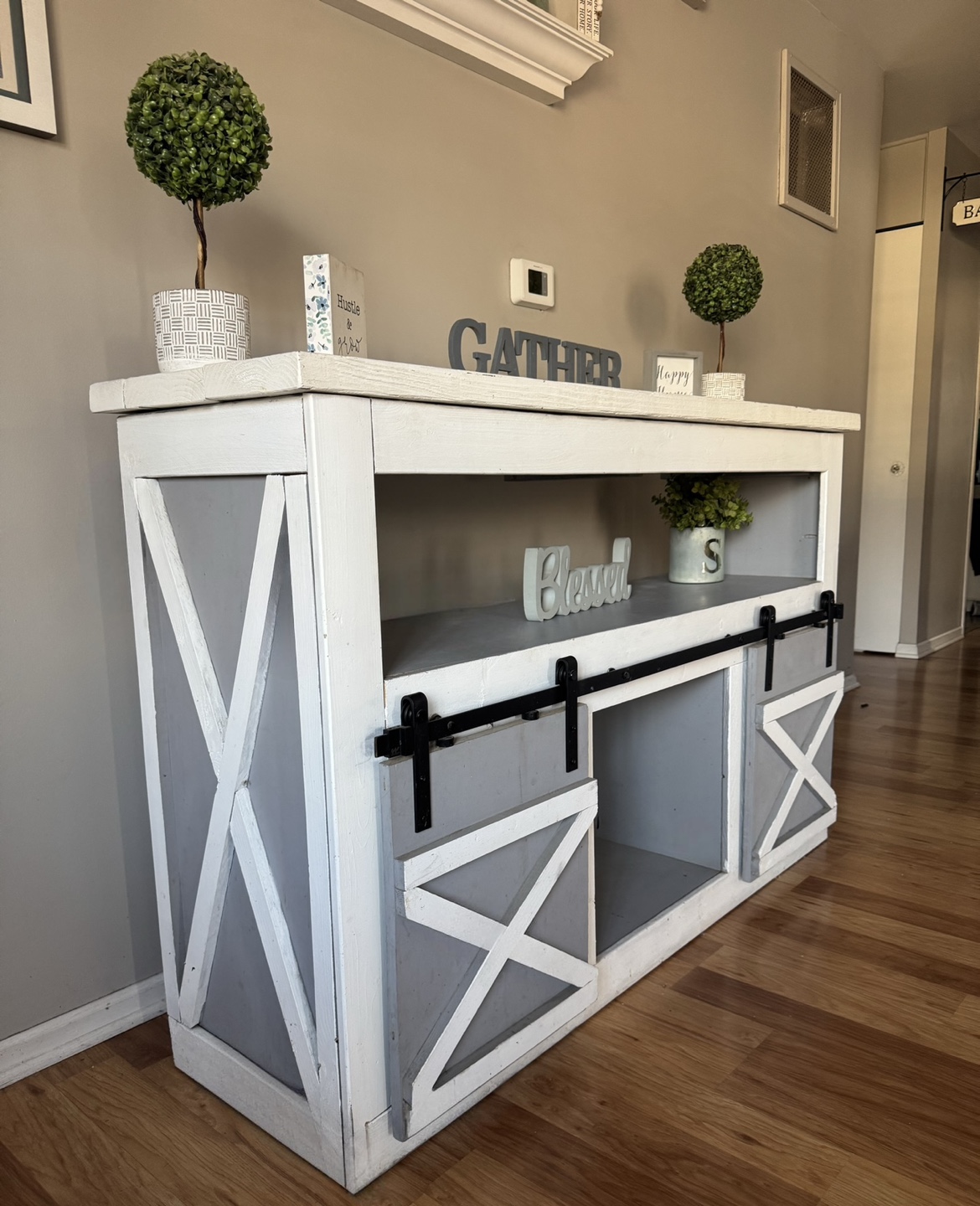 ✨Gorgeous solid wood tv stand✨ - photo 2