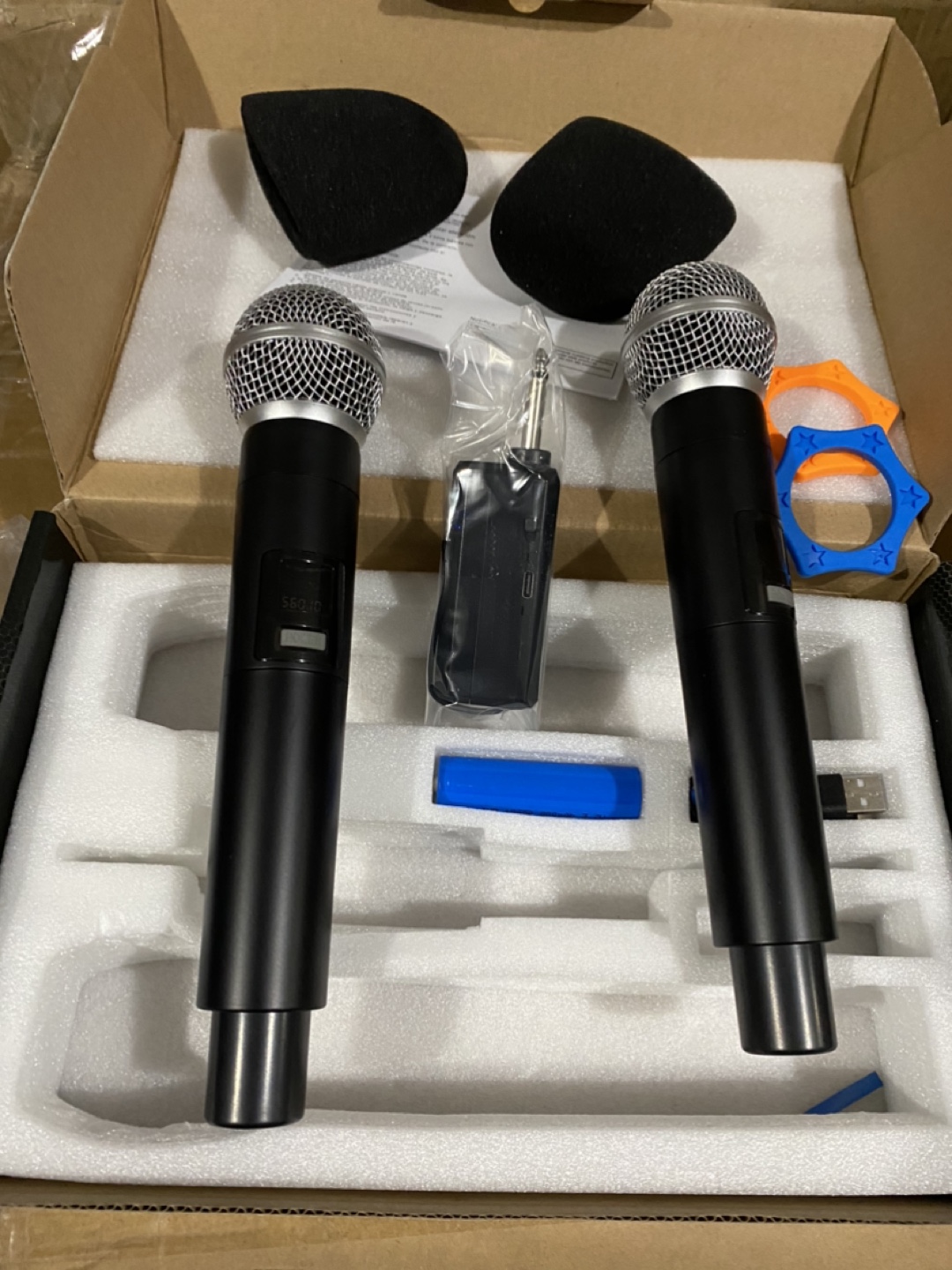 Pair of Wireless Microphones with Accessories - photo 2