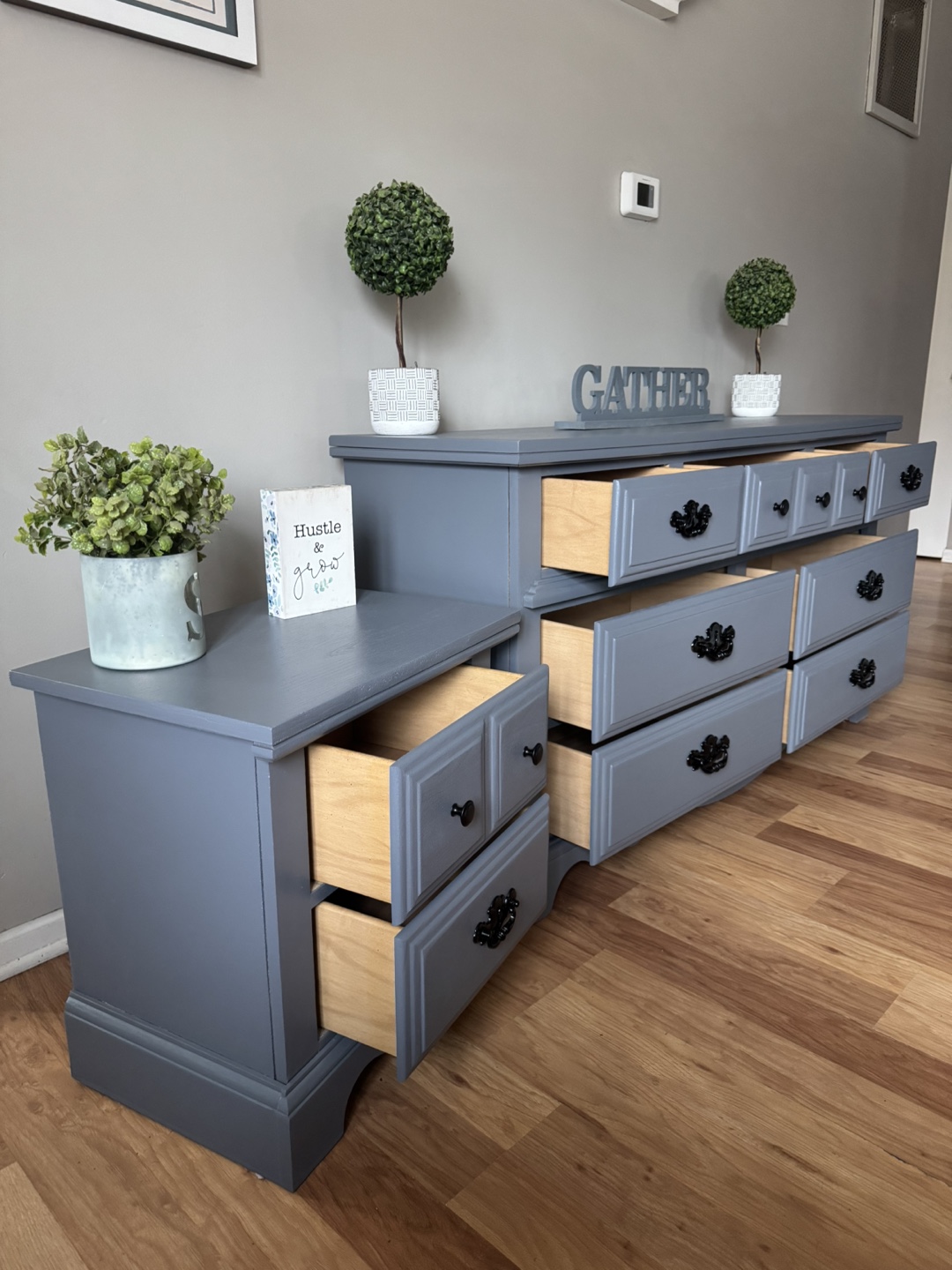 ✨🩶🩶Beautiful solid wood dresser & nightstand🩶🩶✨ - photo 3