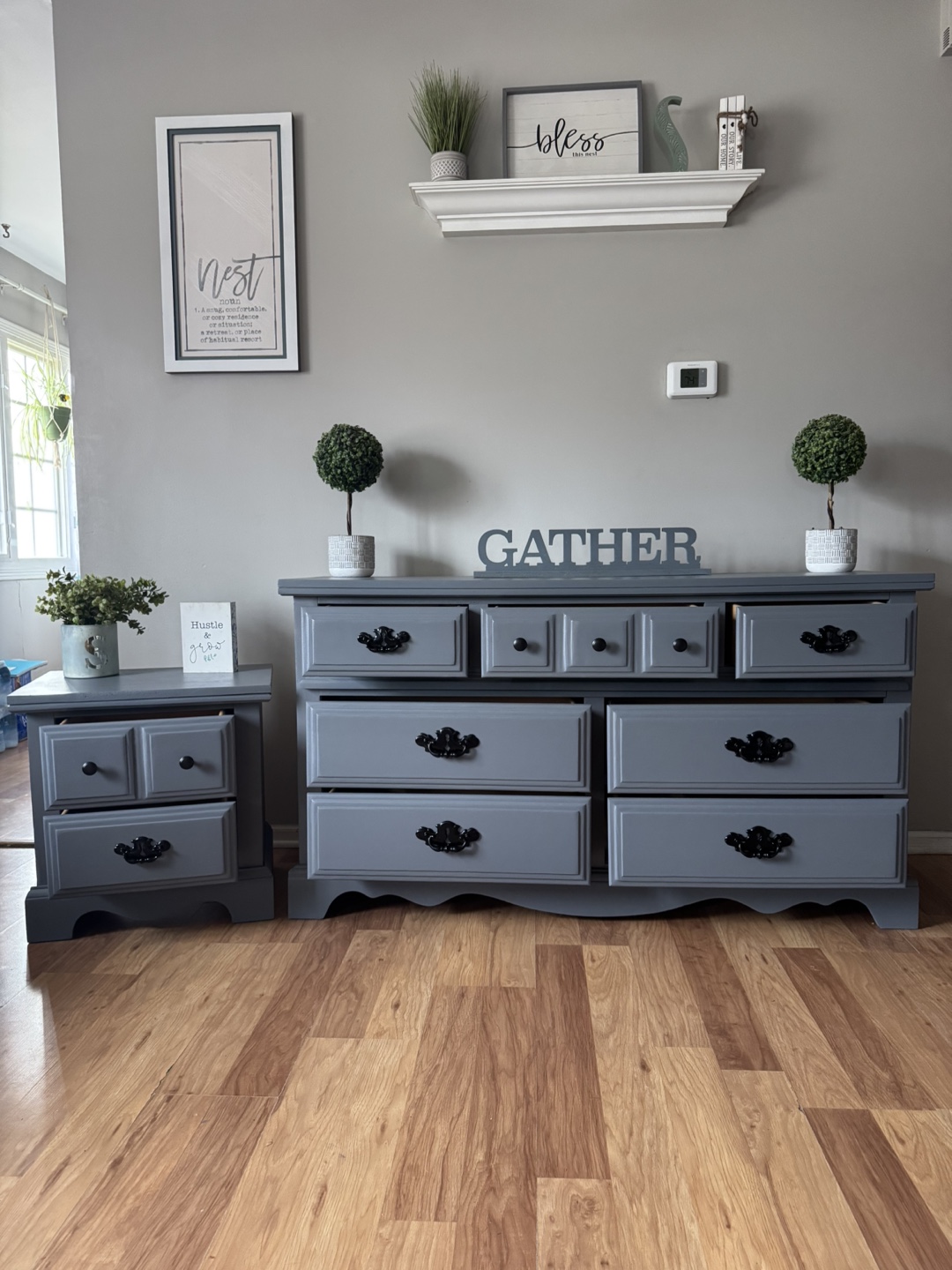 ✨🩶🩶Beautiful solid wood dresser & nightstand🩶🩶✨ - photo 2