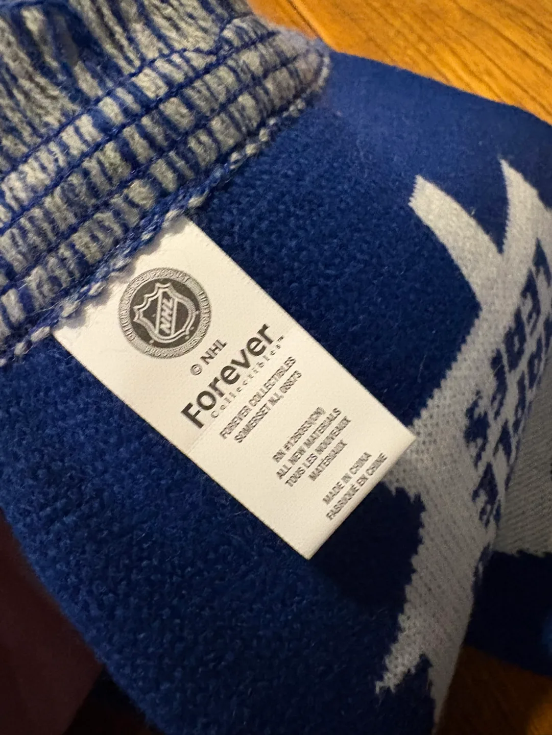 Toronto Maple Leafs Knit Scarf image indicator(2)