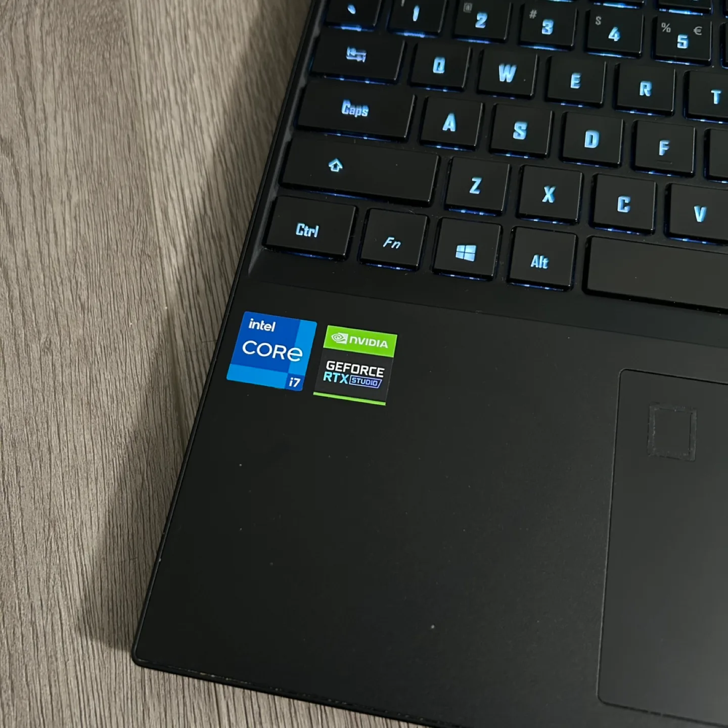 4K AMOLED Gigabyte Aero 15 RTX 3060 Laptop image indicator(3)