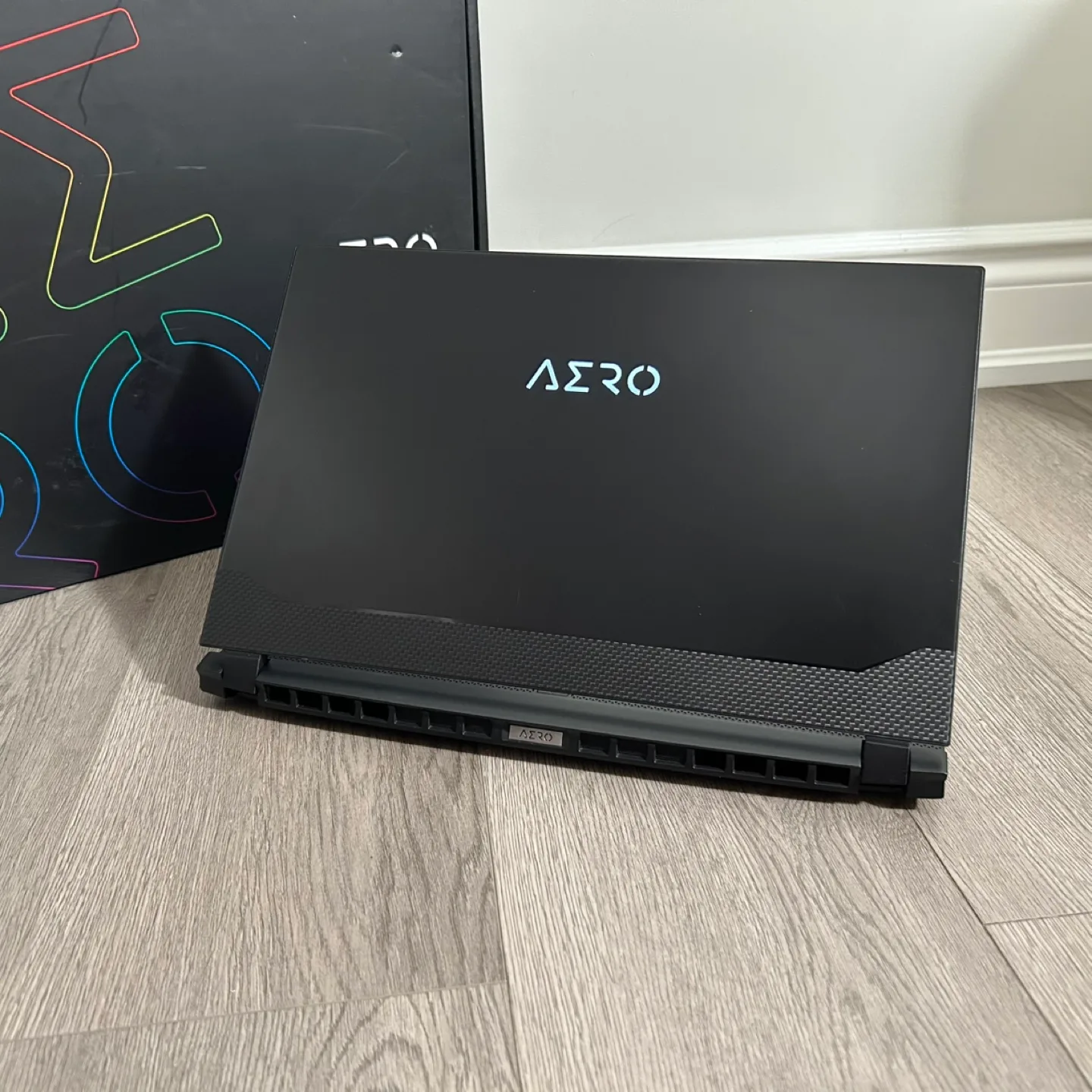 4K AMOLED Gigabyte Aero 15 RTX 3060 Laptop image indicator(5)