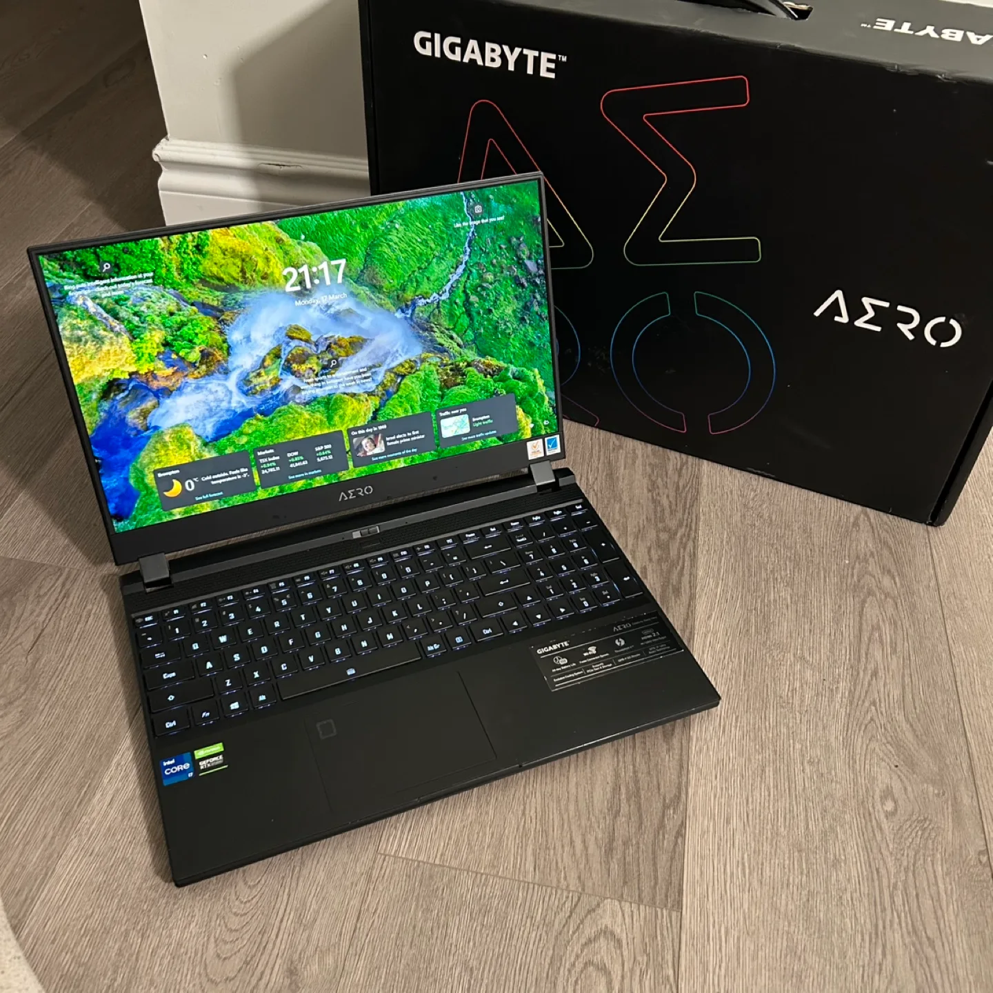 4K AMOLED Gigabyte Aero 15 RTX 3060 Laptop thumbnail