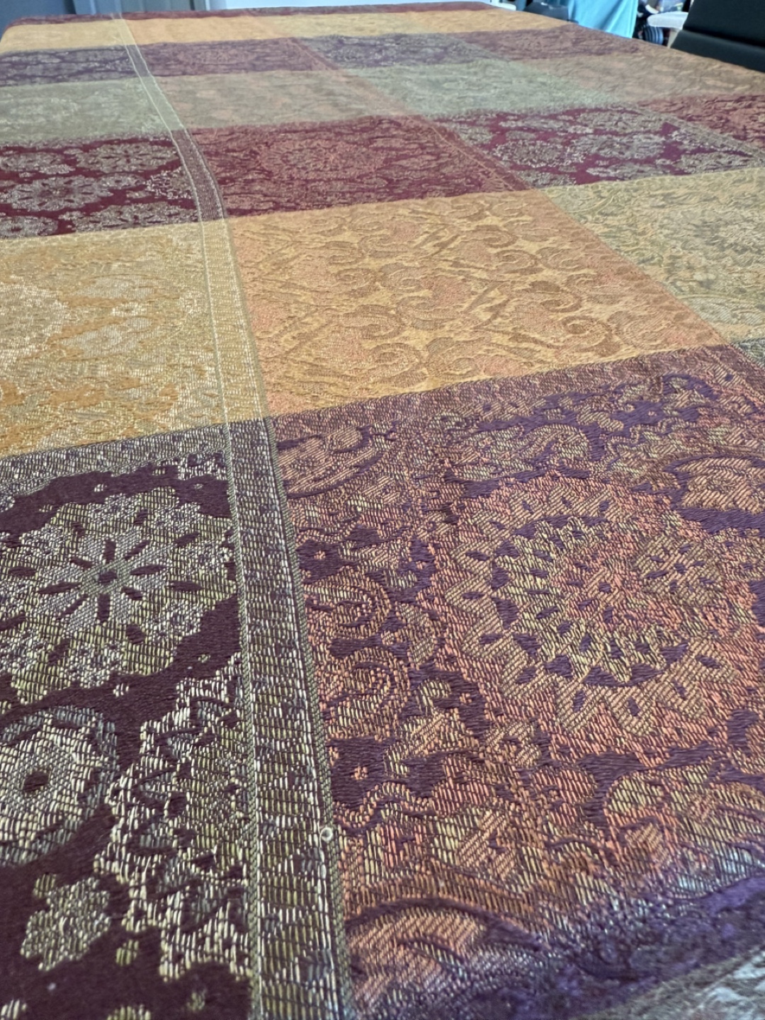 Ornate Table Cloth - photo 2