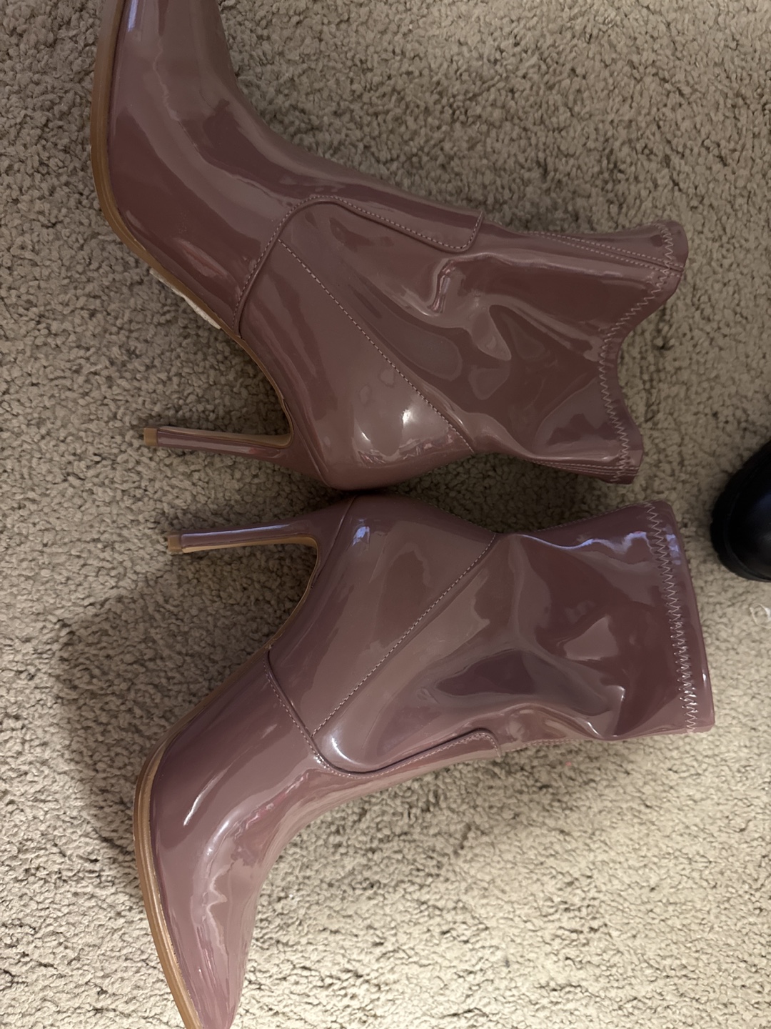 Steve Madden mauve patent leather ankle boots