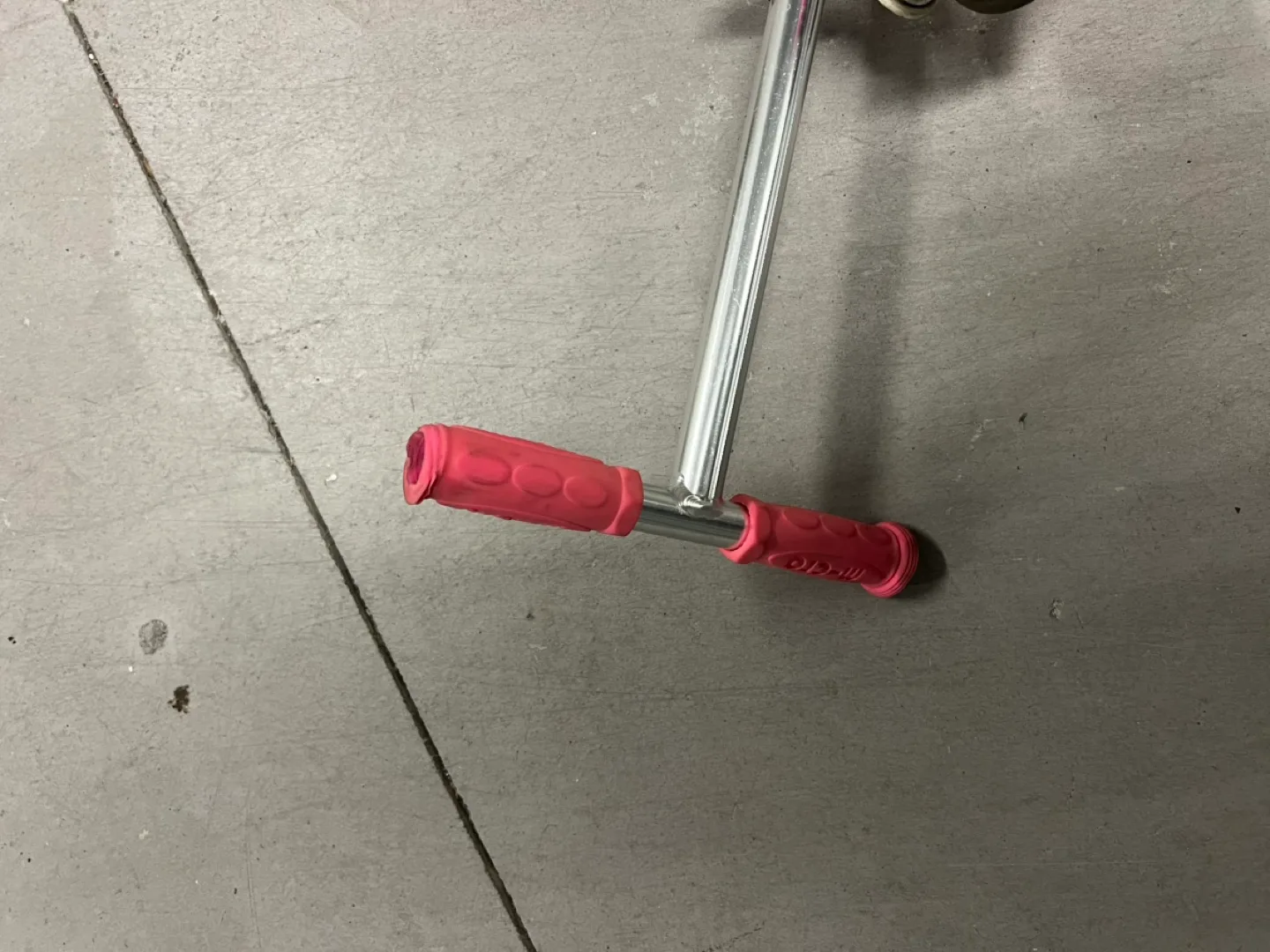 Pink Micro Maxi Scooter & Nutcase Helmet image indicator(7)