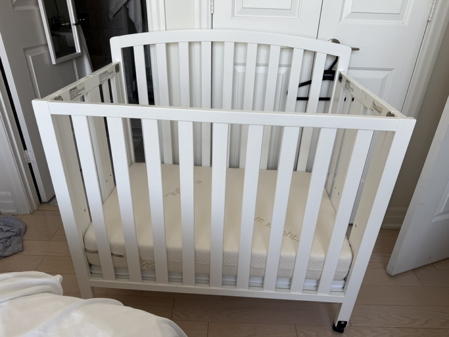 Convertible Foldable Mini Crib with Mattress - photo 2