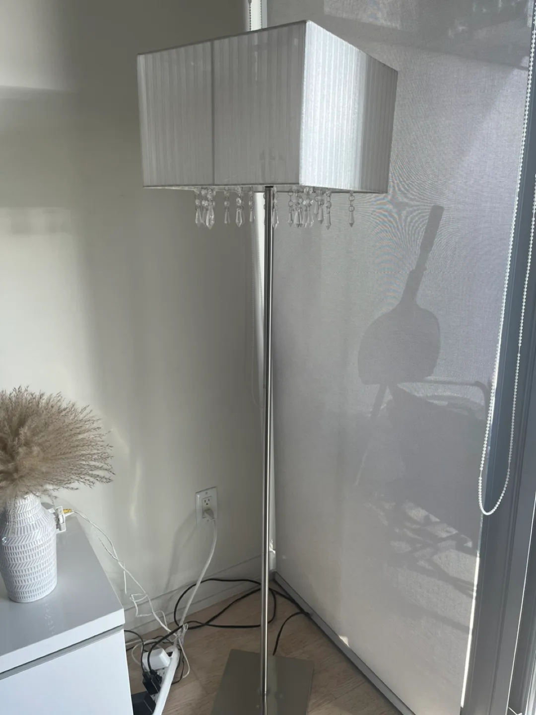 Elegant Floor Lamp with Crystal Accents image indicator(2)