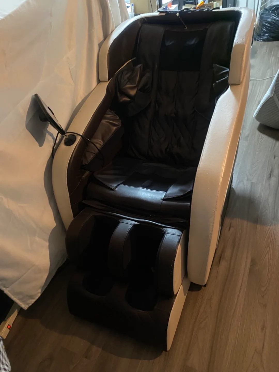 Full body massage chair - with Multiple Features image indicator(2)