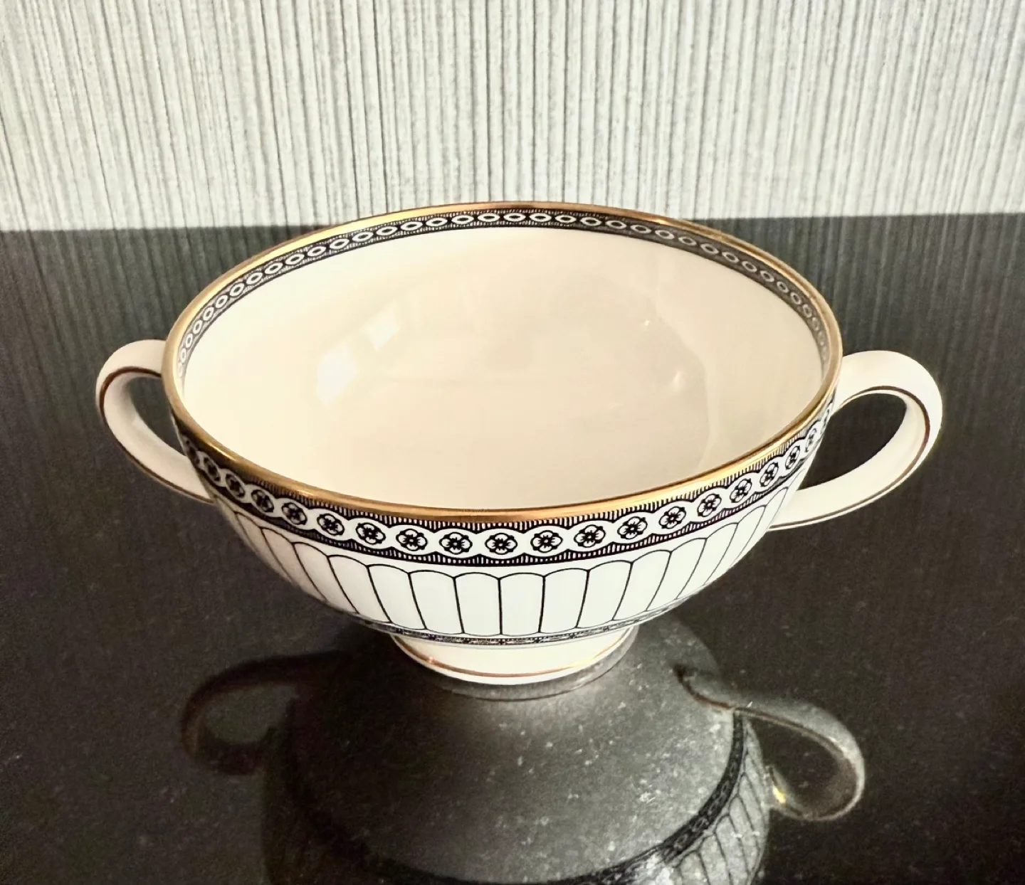 WEDGWOOD COLONNADE BLACK WITH REAL GOLD TRIM FOOTED SOUP BOWL image indicator(2)