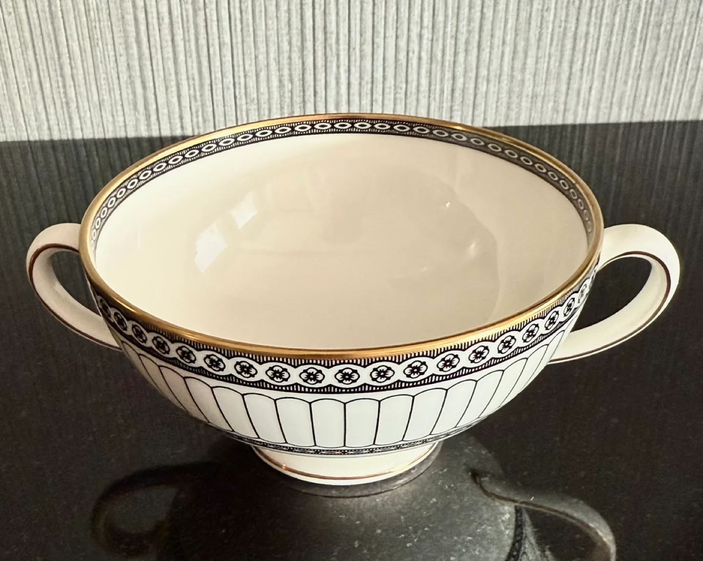 WEDGWOOD COLONNADE BLACK WITH REAL GOLD TRIM FOOTED SOUP BOWL image indicator(3)