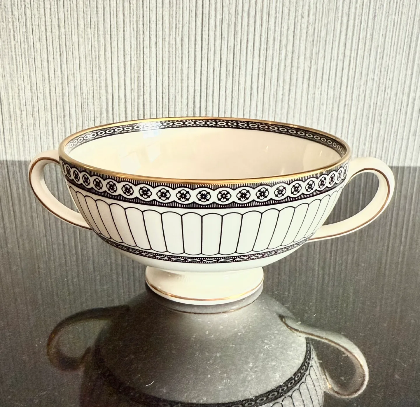 WEDGWOOD COLONNADE BLACK WITH REAL GOLD TRIM FOOTED SOUP BOWL image indicator(4)