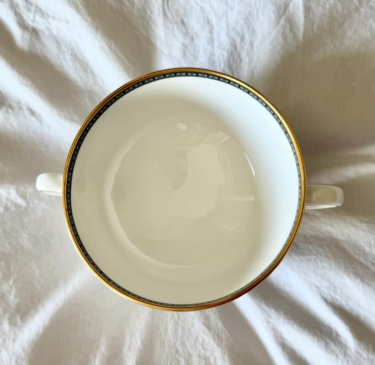 WEDGWOOD COLONNADE BLACK WITH REAL GOLD TRIM FOOTED SOUP BOWL image indicator(6)