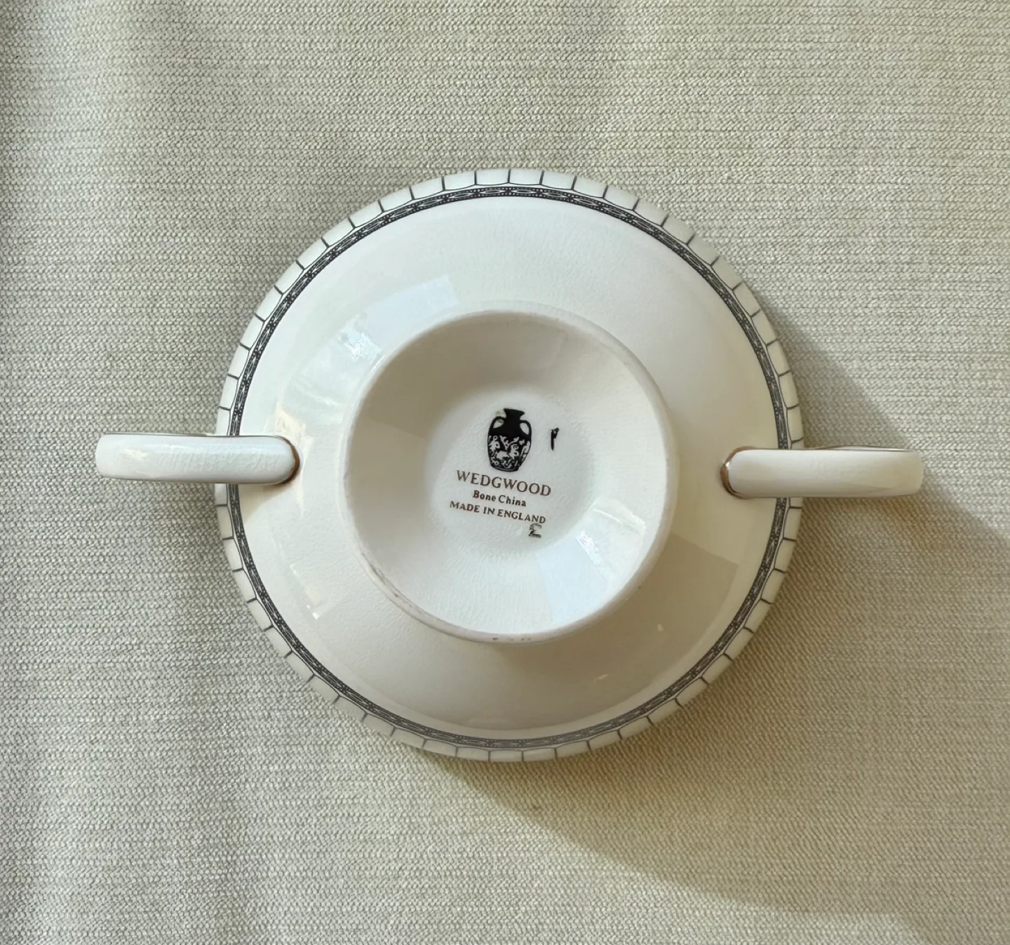 WEDGWOOD COLONNADE BLACK WITH REAL GOLD TRIM FOOTED SOUP BOWL image indicator(5)