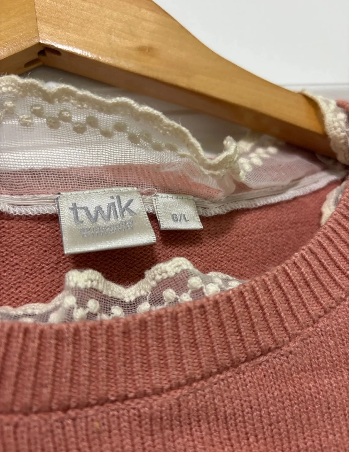 Twik sweater-large image indicator(2)