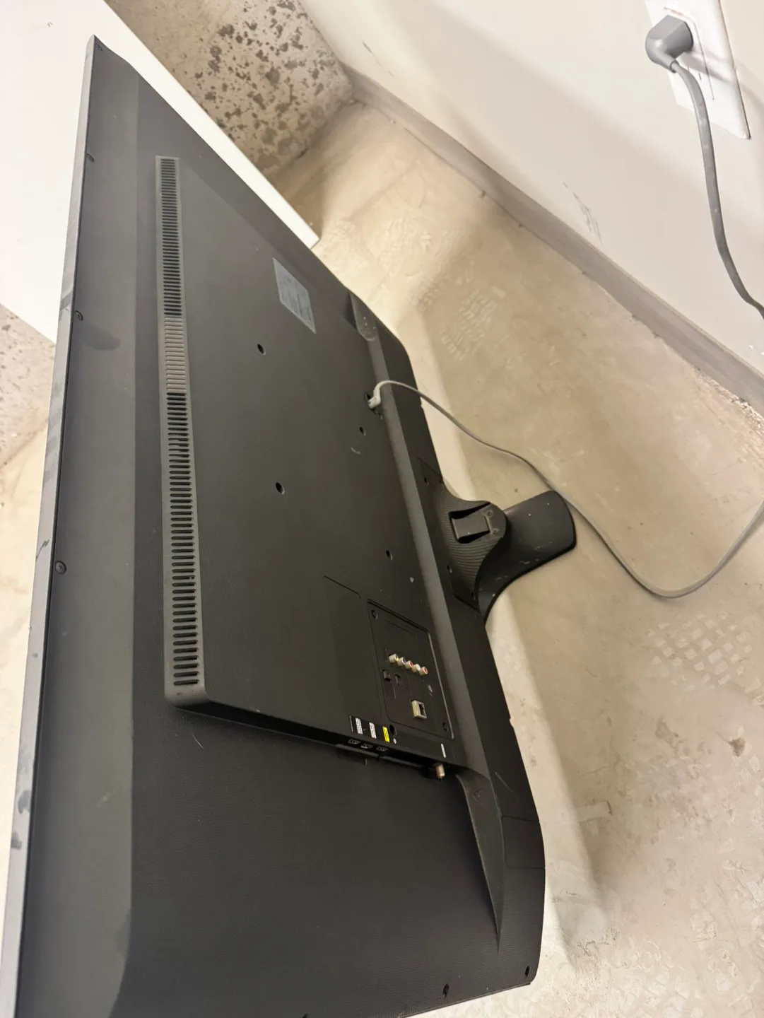 Damaged Samsung Smart TV - For Parts or Repair image indicator(2)