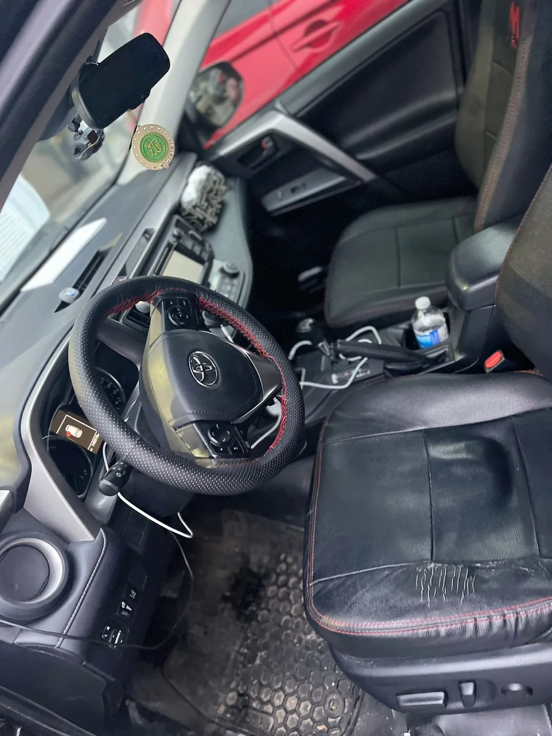 2018 Toyota RAV4 Hybrid Le+ AWD - Excellent Condition image indicator(4)