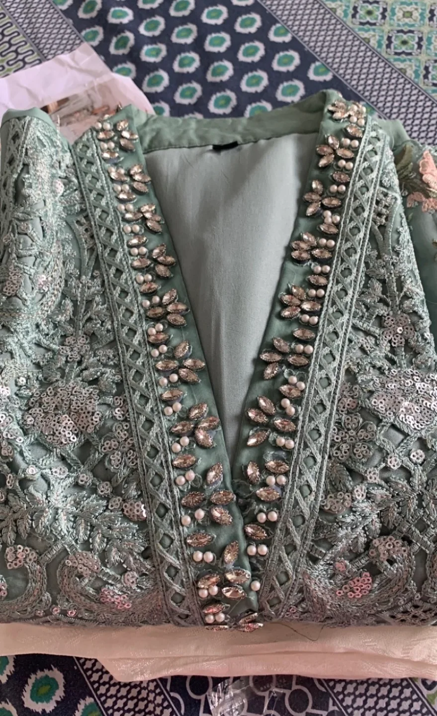 Beautiful embroidered 3-piece suit image indicator(2)