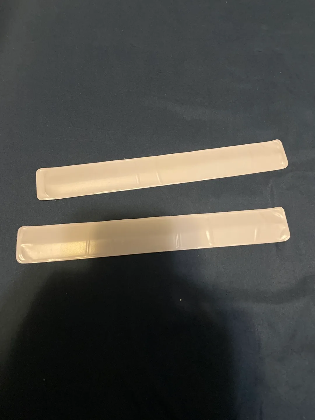 Two Reflective Wristbands image indicator(2)