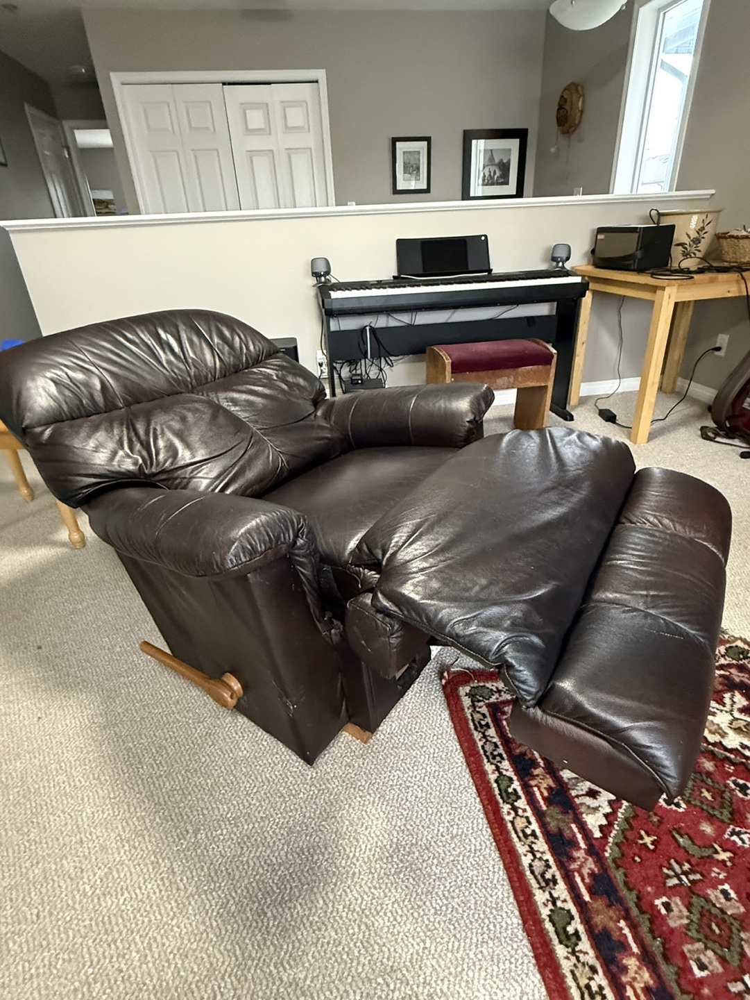 La-Z-Boy Recliner Chair - Brown Leather - photo 3