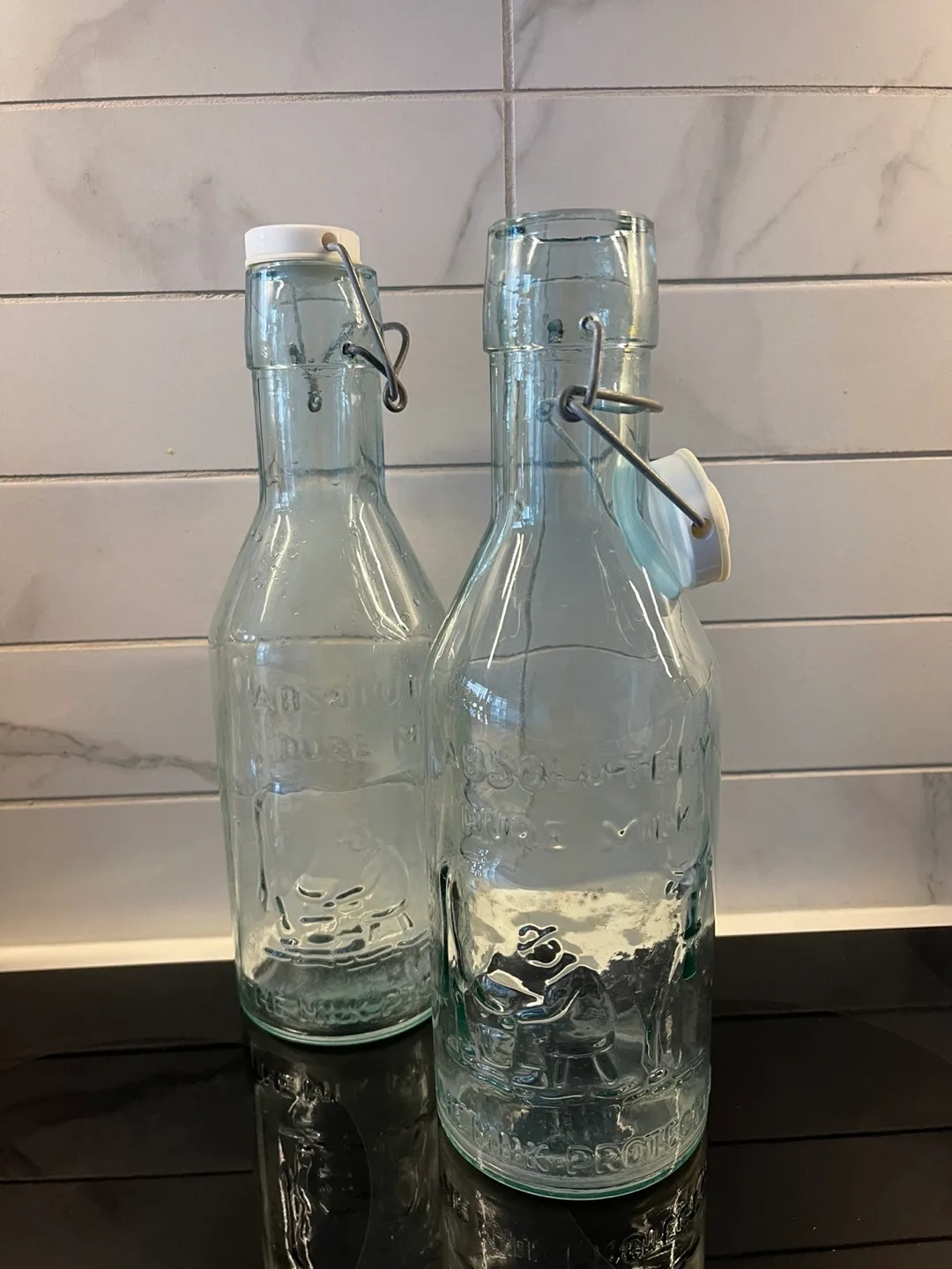 Milk Bottles with Swing-Top Lids thumbnail